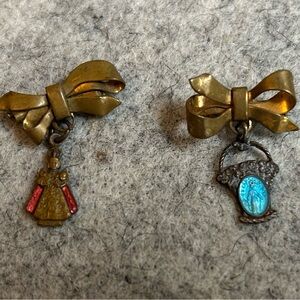 Vintage Gold double ribbon pins